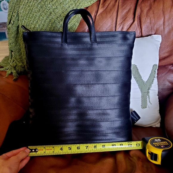 Babau Large Black Seatbeat Anti Theft Backpack with Interior Light - Picture 10 of 16